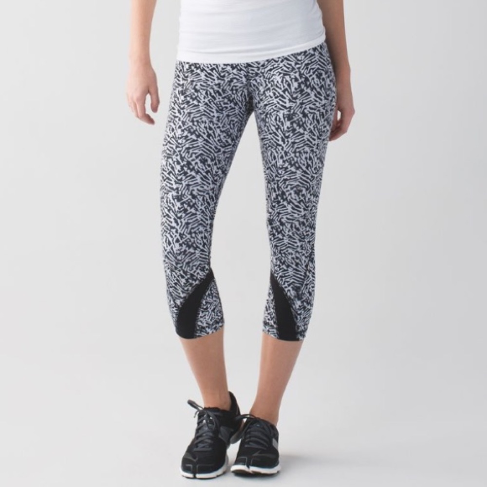 🧘🏻‍♀️Lululemon Run: Inspire Crop II🧘🏻‍♀️*All Full-On Luxtreme. White/Black